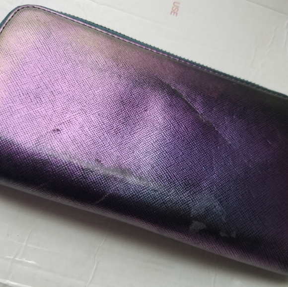 ❌ Sold ❌ Holographic Tory Burch wallet **FAIR** - Picture 11 of 12